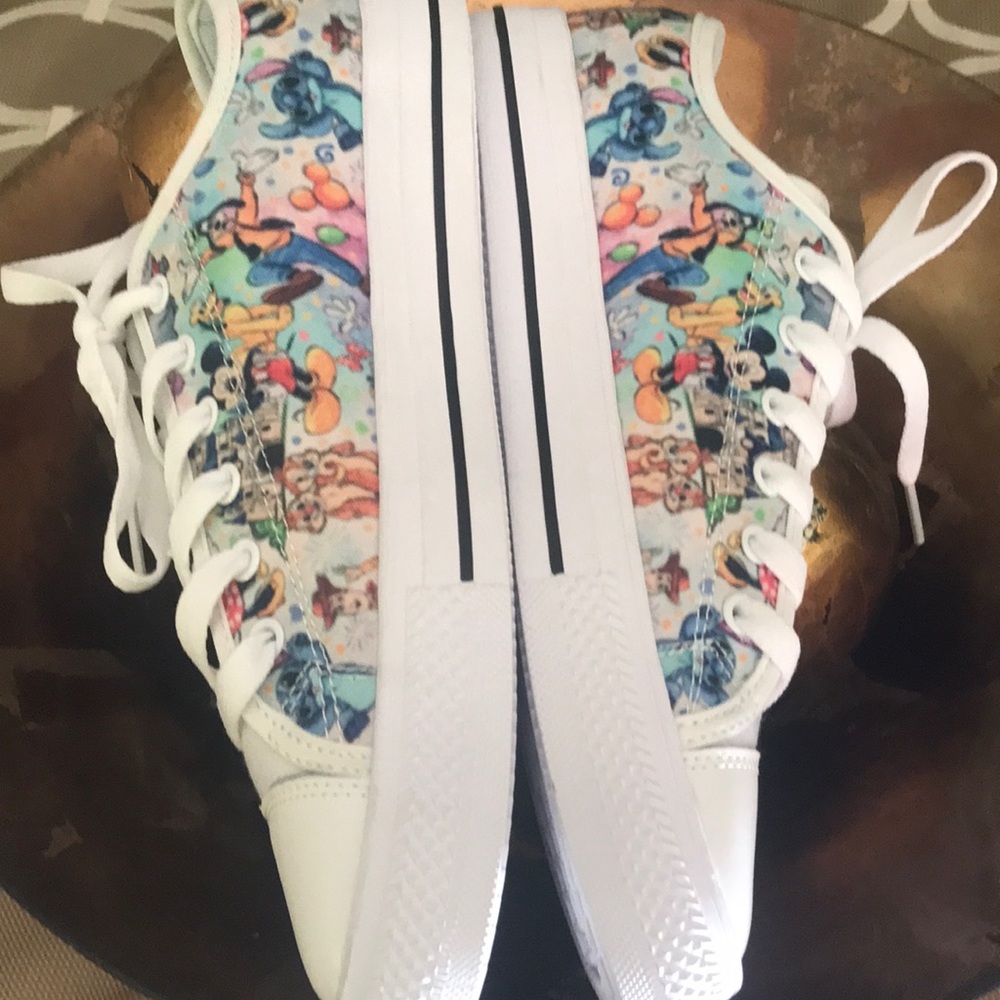 DISNEY like painted characters sneakers Sz7 NEW